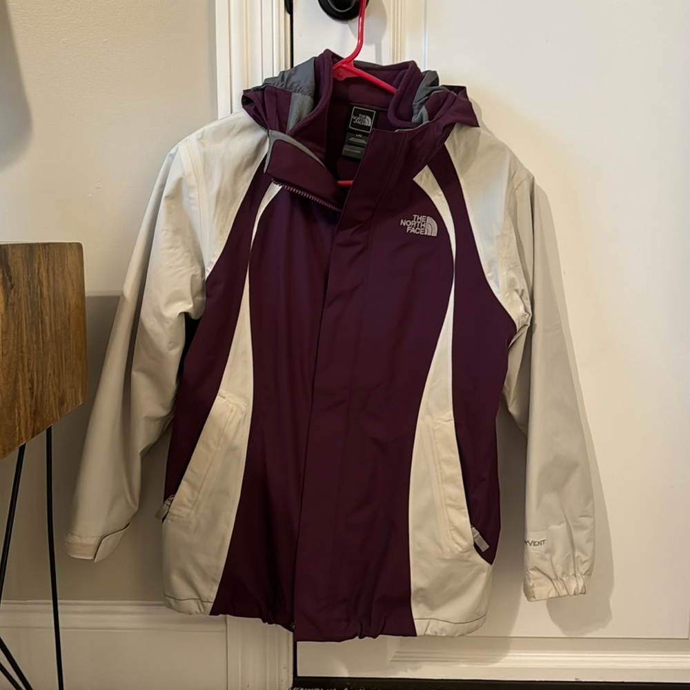 The Northface girls ski jacket with shell.